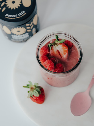 Smoothie Bowl mit Waldfrüchten und AMINO ANIMO Power Mix Vanilla Protein