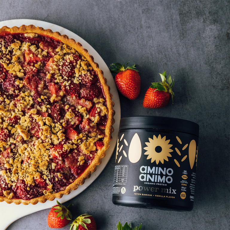 Vegan strawberry tart with AMINO ANIMO Power Mix vanilla protein
